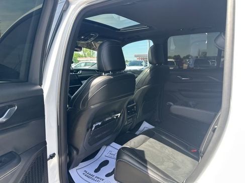 Used 2025 Jeep Grand Cherokee Altitude image 26