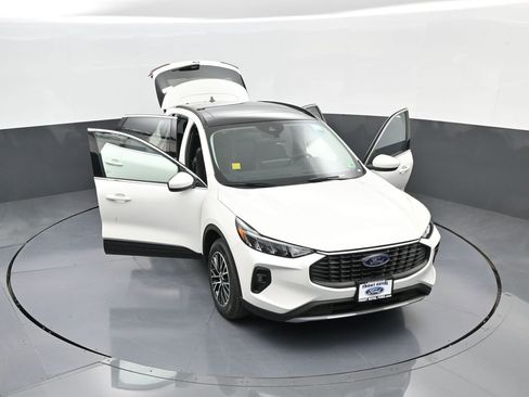 New 2025 Ford Escape SE image 41