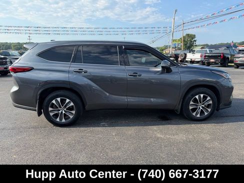 Used 2020 Toyota Highlander XLE AWD/4WD image 23