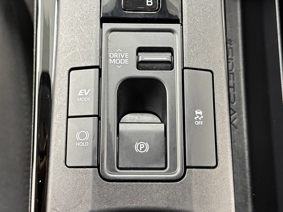 Used 2025 Toyota Prius LE FWD image 24