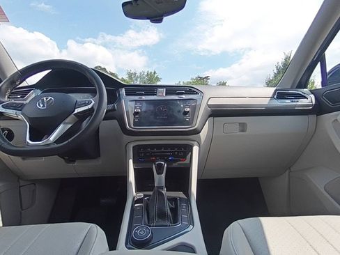 Used 2023 Volkswagen Tiguan SE image 25