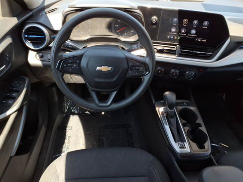 Used 2024 Chevrolet Trax LS FWD image 17