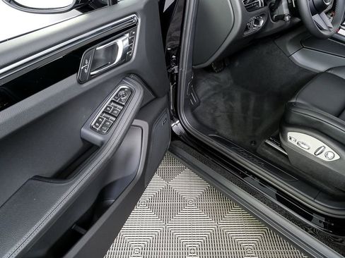 New 2026 Porsche Macan AWD/4WD image 8