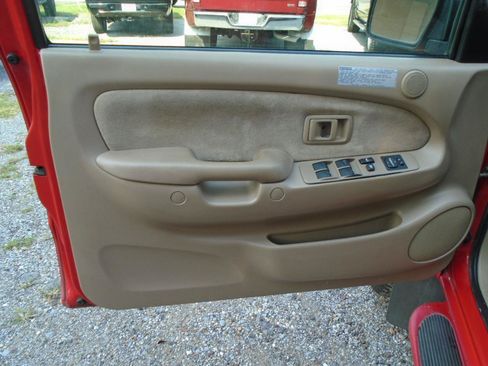 Used 2004 Toyota Tacoma PreRunner RWD image 8