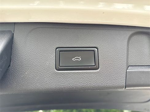 Used 2019 Volkswagen Atlas SEL Premium image 30