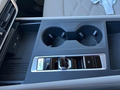 Used 2025 Volkswagen Atlas SE image 23