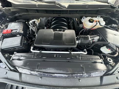 Used 2025 Chevrolet Suburban Premier RWD image 34