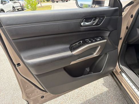 Certified 2024 Nissan Pathfinder Platinum FWD image 19