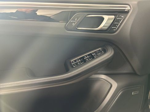 Certified 2021 Porsche Macan S image 4