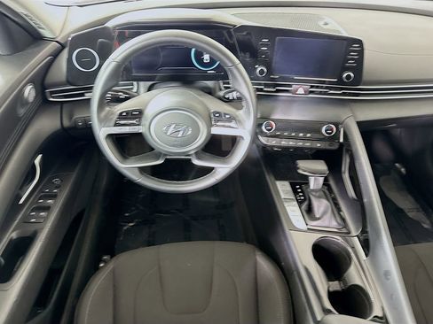 Certified 2022 Hyundai Elantra SEL w/ Convenience + Premium Package FWD image 4