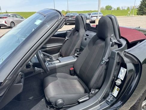 Used 2018 MAZDA MX-5 Miata Club RWD image 13