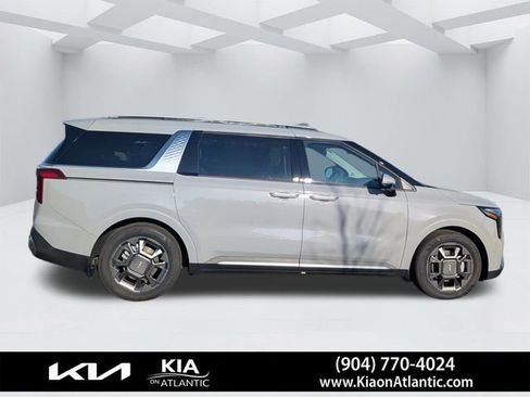 New 2026 Kia Carnival SX image 2
