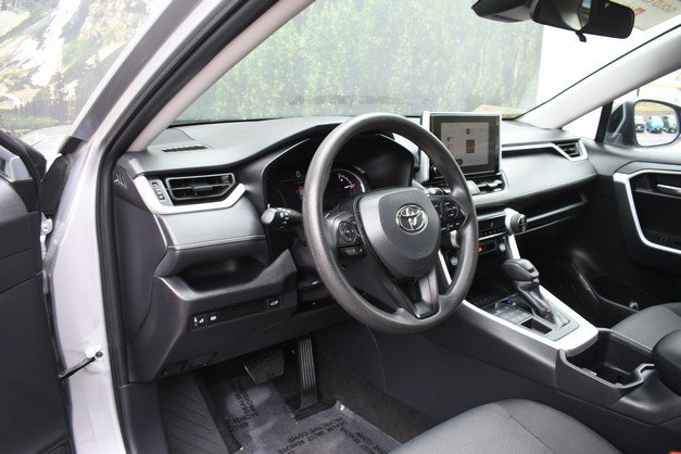 Used 2025 Toyota RAV4 XLE w/ Convenience Package AWD/4WD image 14