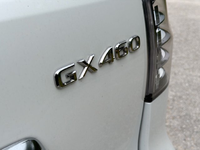 Used 2021 Lexus GX 460 Luxury w/ Accessory Package AWD/4WD image 11