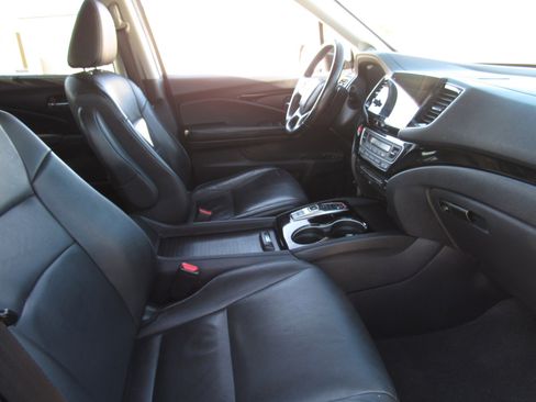 Certified 2019 Honda Pilot Touring image 9