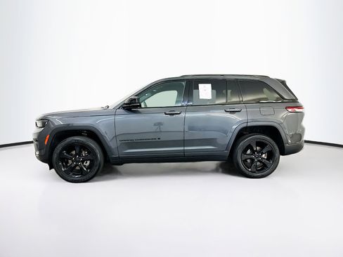 Used 2023 Jeep Grand Cherokee Altitude image 4