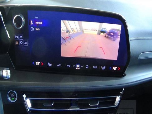 Used 2025 Chevrolet Traverse LT image 28