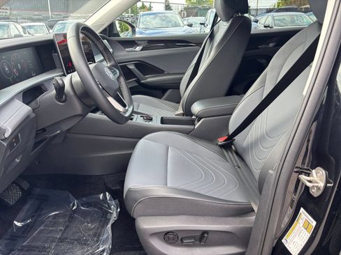 Used 2026 Volkswagen Tiguan SE FWD image 24