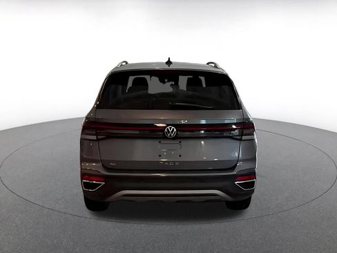 Used 2026 Volkswagen Taos SE FWD image 8
