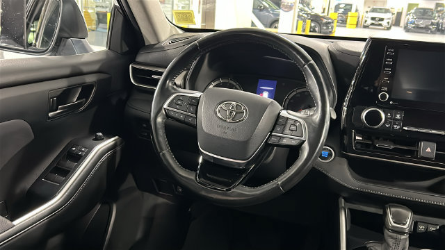 Used 2020 Toyota Highlander LE AWD/4WD image 22