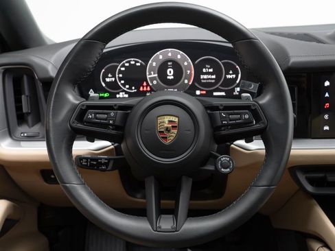 Used 2024 Porsche Cayenne Coupe image 23