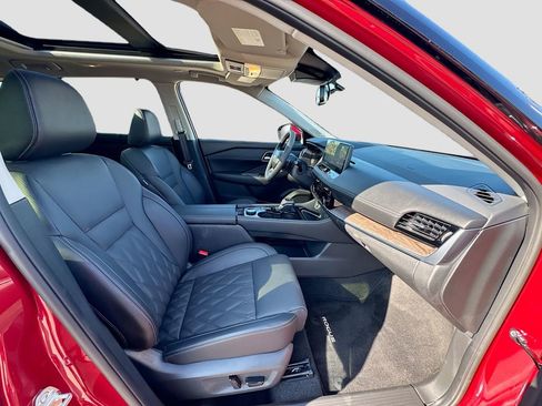 Used 2026 Nissan Rogue Platinum w/ Platinum Premium Package image 11