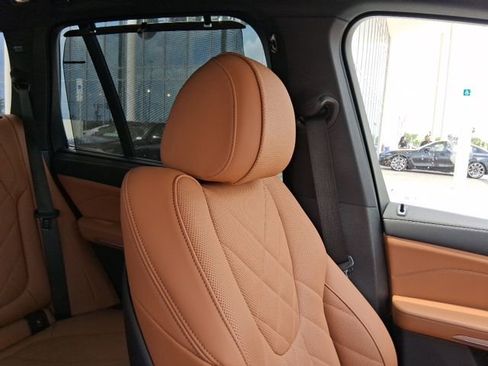 Used 2025 BMW X5 sDrive40i w/ Executive Package RWD image 18