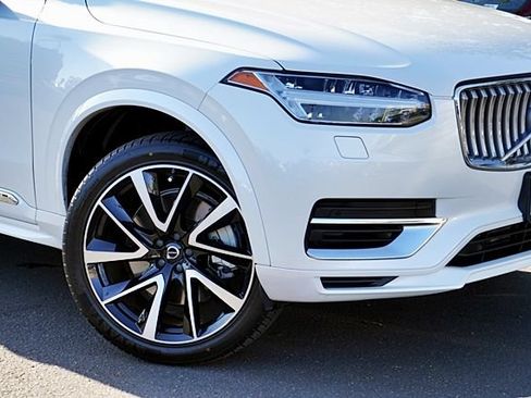Used 2022 Volvo XC90 T8 Inscription Expression w/ Advanced Package AWD/4WD image 4