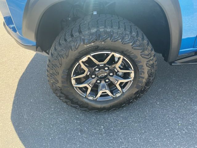 Used 2024 Chevrolet Colorado ZR2 AWD/4WD image 11
