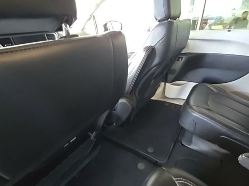 Used 2024 Chrysler Pacifica Touring-L image 20