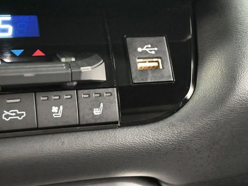 Used 2025 Toyota Tundra Platinum AWD/4WD image 15