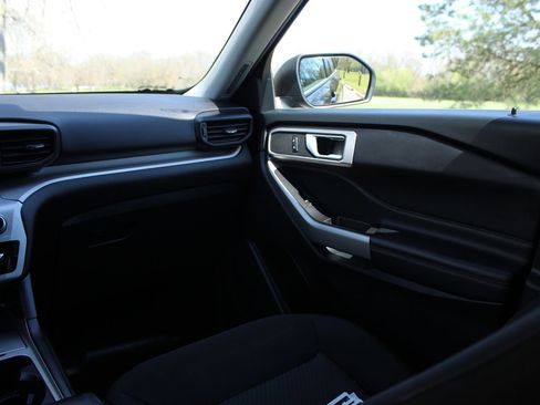 Used 2023 Ford Explorer XLT image 11