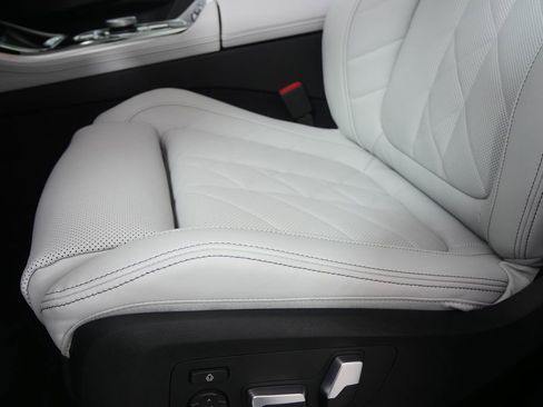 Used 2026 BMW X5 xDrive40i w/ M Sport Package AWD/4WD image 10