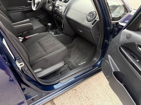 Used 2011 Suzuki SX4 AWD Hatchback image 22