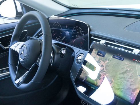 New 2026 Mercedes-Benz E 350 4MATIC Sedan image 29