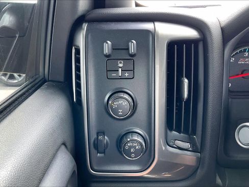 Used 2018 Chevrolet Silverado 1500 LT w/ All Star Edition AWD/4WD image 32