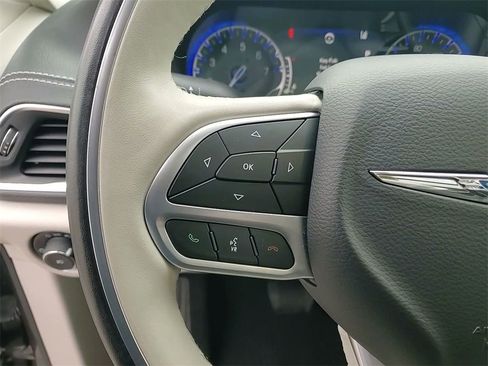 Used 2021 Chrysler Pacifica Limited w/ Premium & Safety Sphere Group image 24