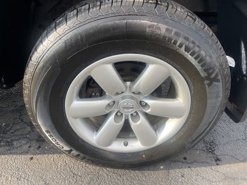 Used 2014 Nissan Titan SV w/ SV Value Truck Package image 26