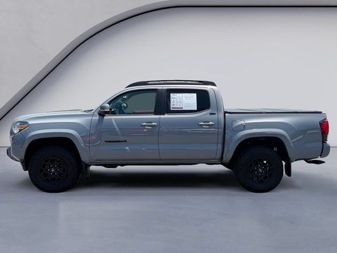 Used 2021 Toyota Tacoma SR5 AWD/4WD image 2