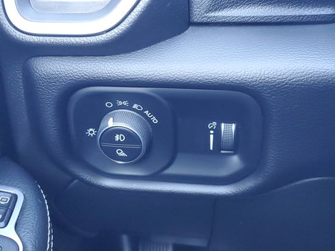 Used 2024 RAM 2500 Big Horn w/ Sport Appearance Package image 11