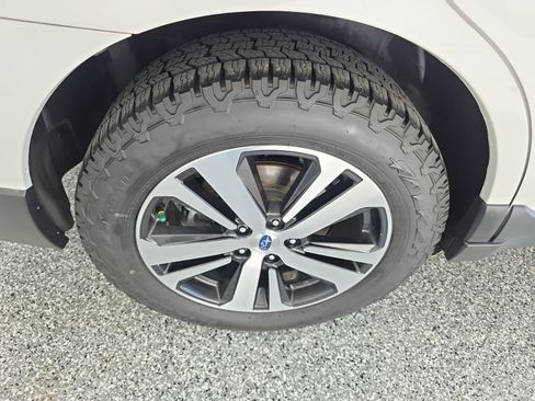 Used 2018 Subaru Outback 2.5i Limited image 12