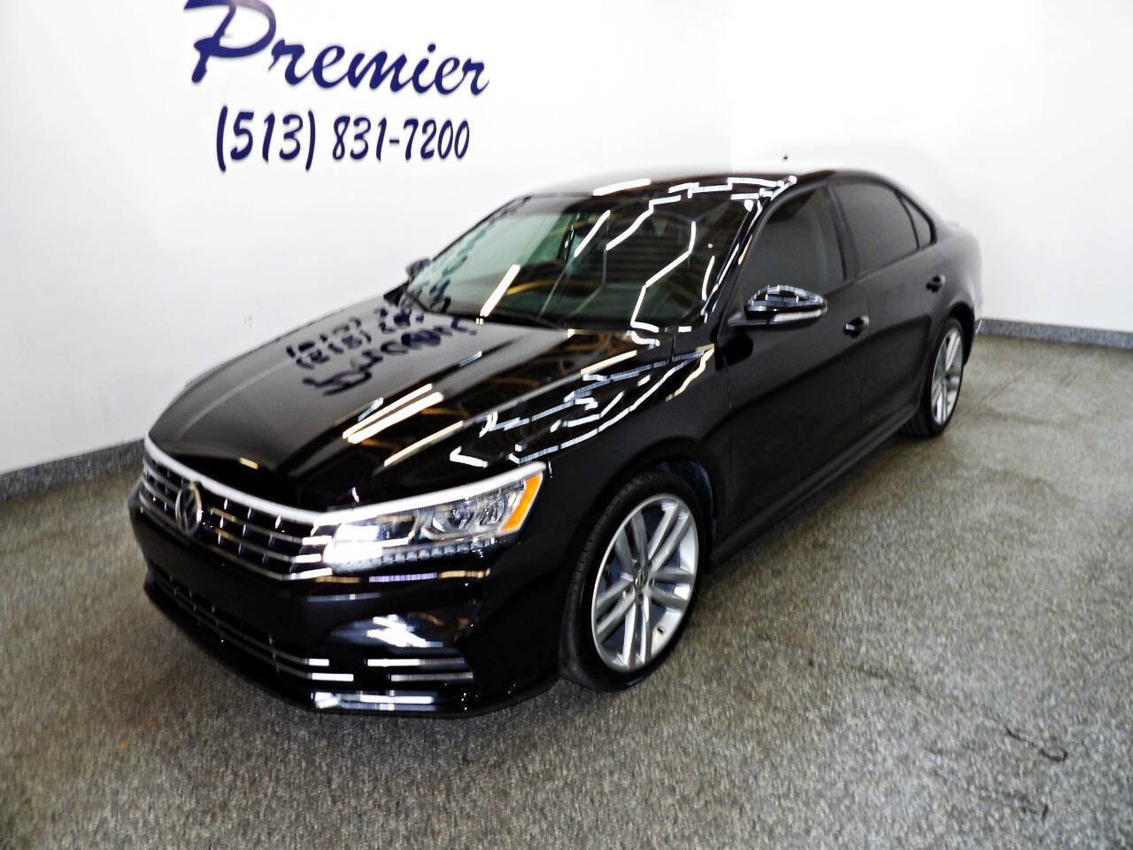 Used 2018 Volkswagen Passat 2.0T S FWD image 1