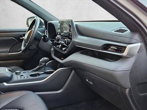 Used 2025 Toyota Highlander XSE AWD/4WD image 21