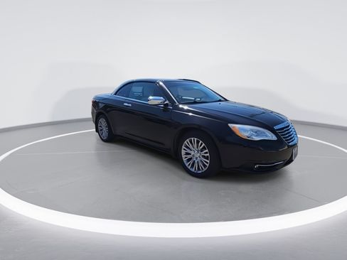 Used 2013 Chrysler 200 Limited FWD image 2