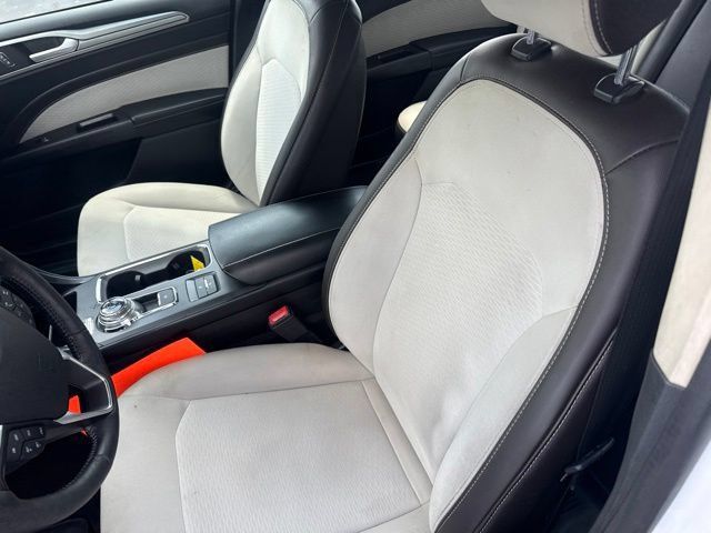 Used 2020 Ford Fusion SE w/ Equipment Group 151A FWD image 16