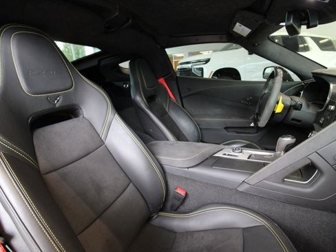 Used 2019 Chevrolet Corvette Z06 RWD image 17
