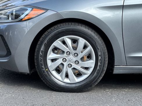 Used 2017 Hyundai Elantra SE image 21