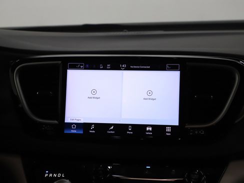 Used 2022 Chrysler Pacifica Touring-L image 16