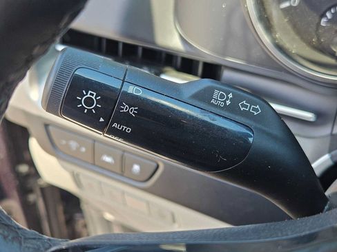Used 2024 Kia Carnival LX FWD image 24