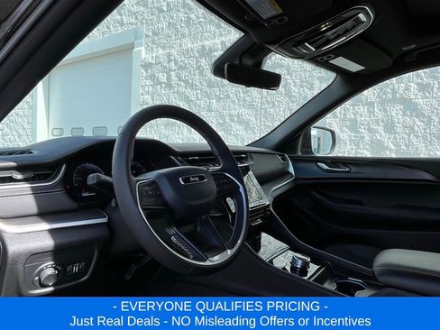 New 2025 Jeep Grand Cherokee L Altitude image 10